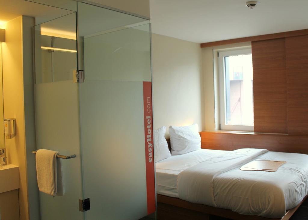 Easyhotel Frankfurt City Center Frankfurt nad Mohanem Pokoj fotografie